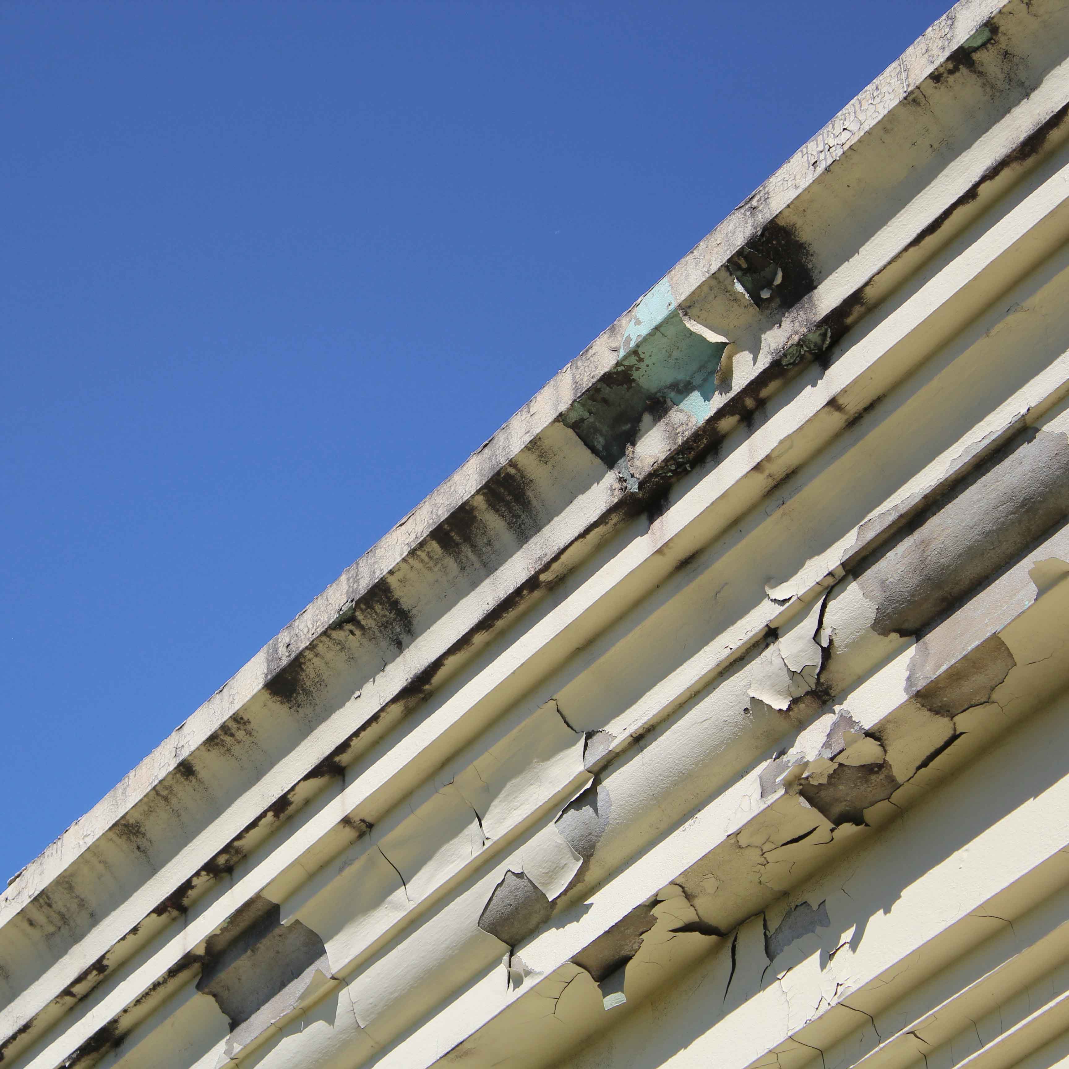Image of a building's exterior moulding demonstrating 'layer'